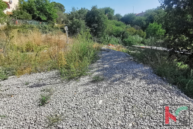 Loborika, zazidljivo zemljišče 881m2 z infrastrukturo na tleh