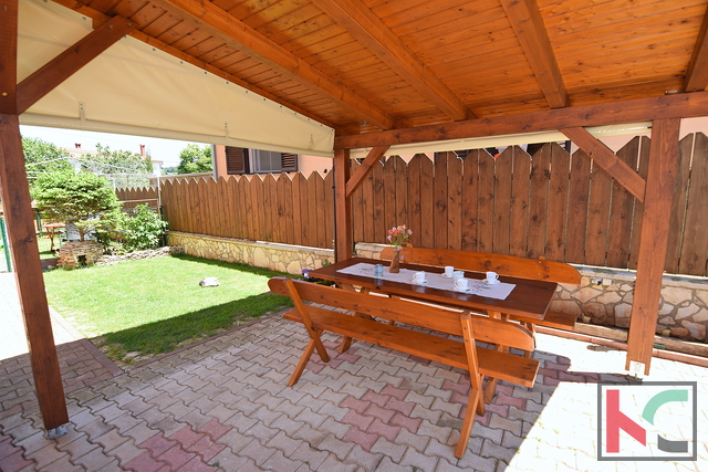 PULA, STAN, DVIJE SPAVAĆE SOBE, VRT, #PRODAJA