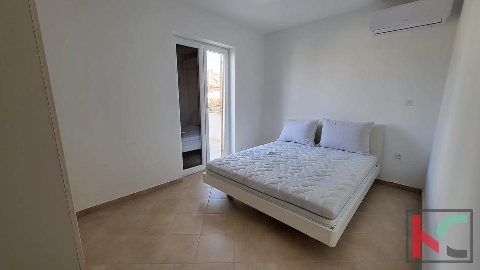 Istria, Premantura - Volme, appartamento con quattro camere da letto 115,45 m2 con piscina