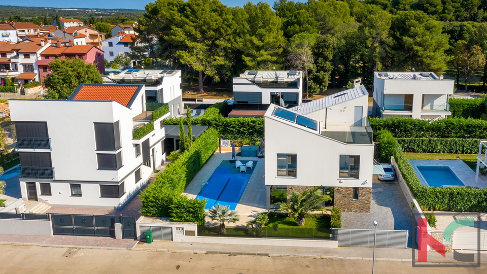 Istria, Fasana, villa di lusso con piscina e giardino paesaggistico 642 m2, a 100 m dal mare, ascensore