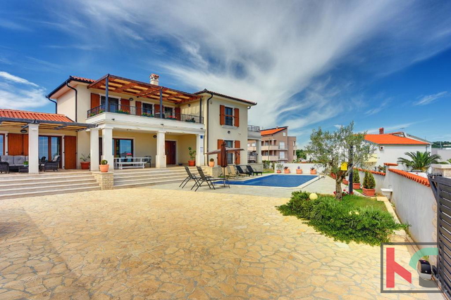 Istria, Medulin, villa di lusso con piscina e giardino paesaggistico 1100m2, 300m dal mare