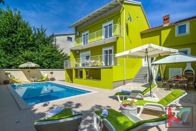 Istria, Pola, casa ristrutturata con piscina e giardino paesaggistico di 311m2, garage