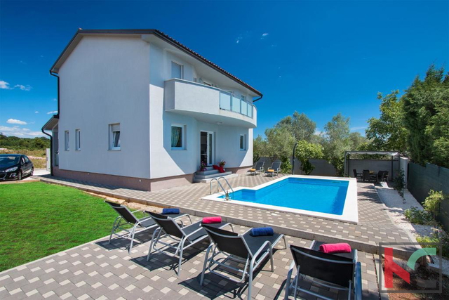 Istria, Vodnjan, holiday house with pool and landscaped garden of 441 m2