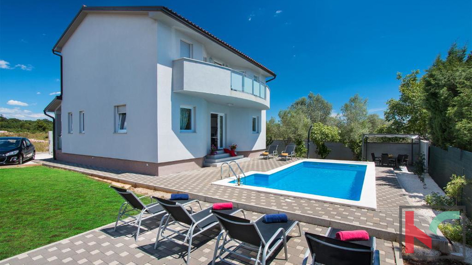 Istria, Dignano, casa vacanze con piscina e giardino paesaggistico di 441 m2