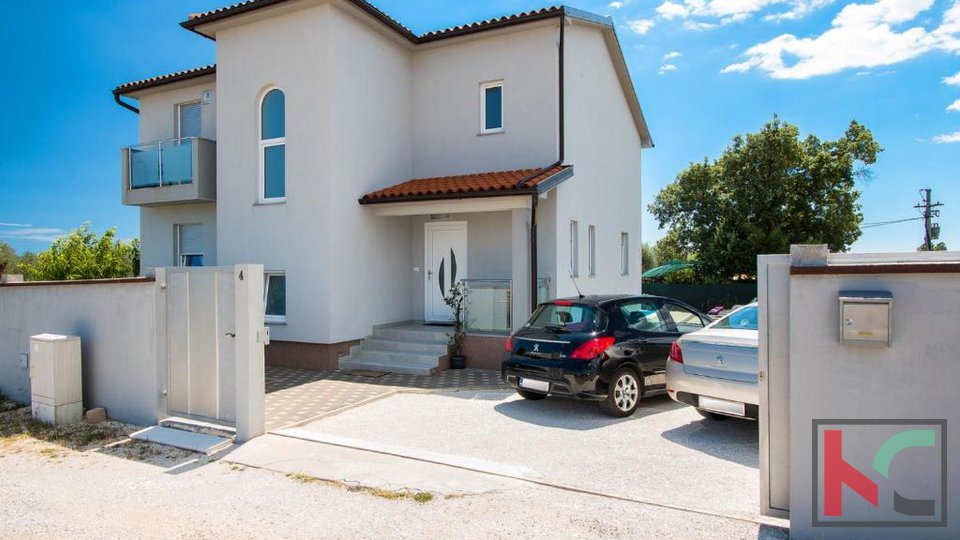 Istria, Dignano, casa vacanze con piscina e giardino paesaggistico di 441 m2