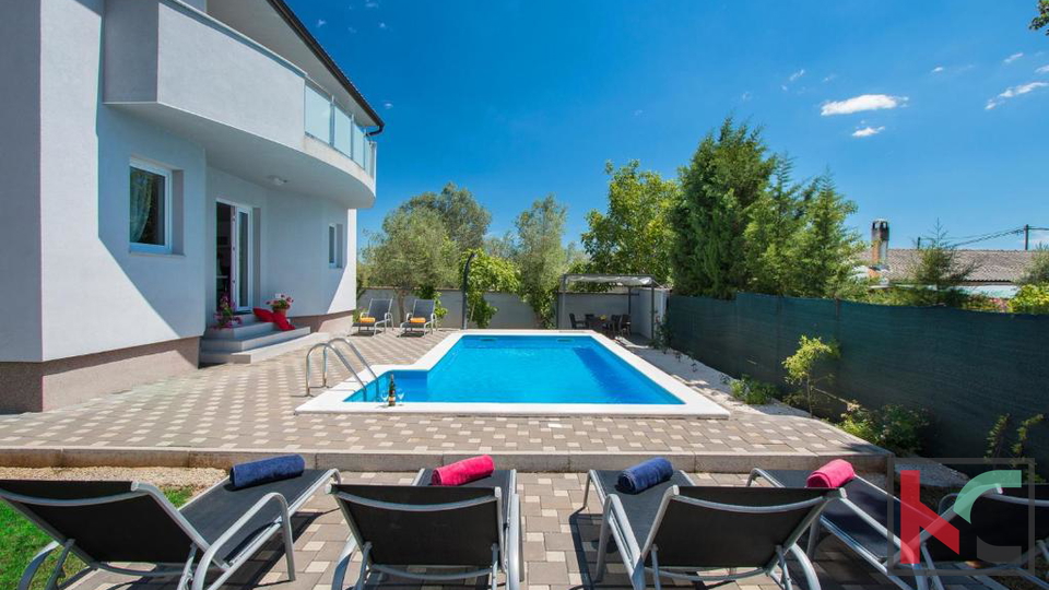 Istria, Dignano, casa vacanze con piscina e giardino paesaggistico di 441 m2