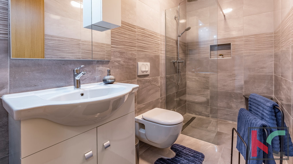 Istra&comma; Mar&ccaron;ana&comma; nova ku&cacute;a sa bazenom za odmor ili obiteljski &zcaron;ivot&comma; 4 spava&cacute;e sobe&comma; odli&ccaron;na lokacija