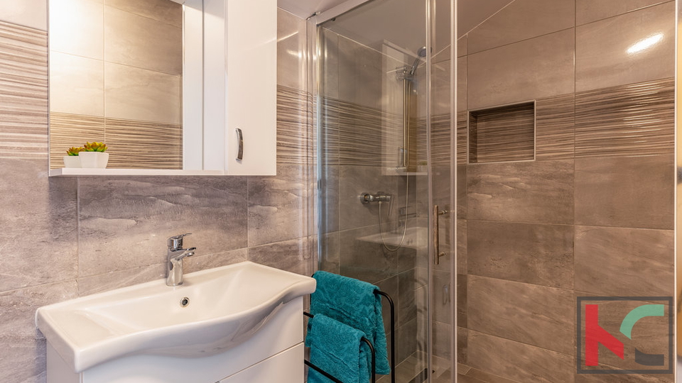 Istra&comma; Mar&ccaron;ana&comma; nova ku&cacute;a sa bazenom za odmor ili obiteljski &zcaron;ivot&comma; 4 spava&cacute;e sobe&comma; odli&ccaron;na lokacija