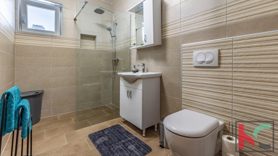 Istra&comma; Mar&ccaron;ana&comma; nova ku&cacute;a sa bazenom za odmor ili obiteljski &zcaron;ivot&comma; 4 spava&cacute;e sobe&comma; odli&ccaron;na lokacija