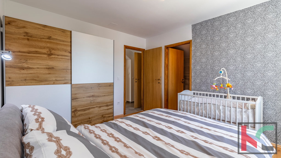 Istra&comma; Mar&ccaron;ana&comma; nova ku&cacute;a sa bazenom za odmor ili obiteljski &zcaron;ivot&comma; 4 spava&cacute;e sobe&comma; odli&ccaron;na lokacija