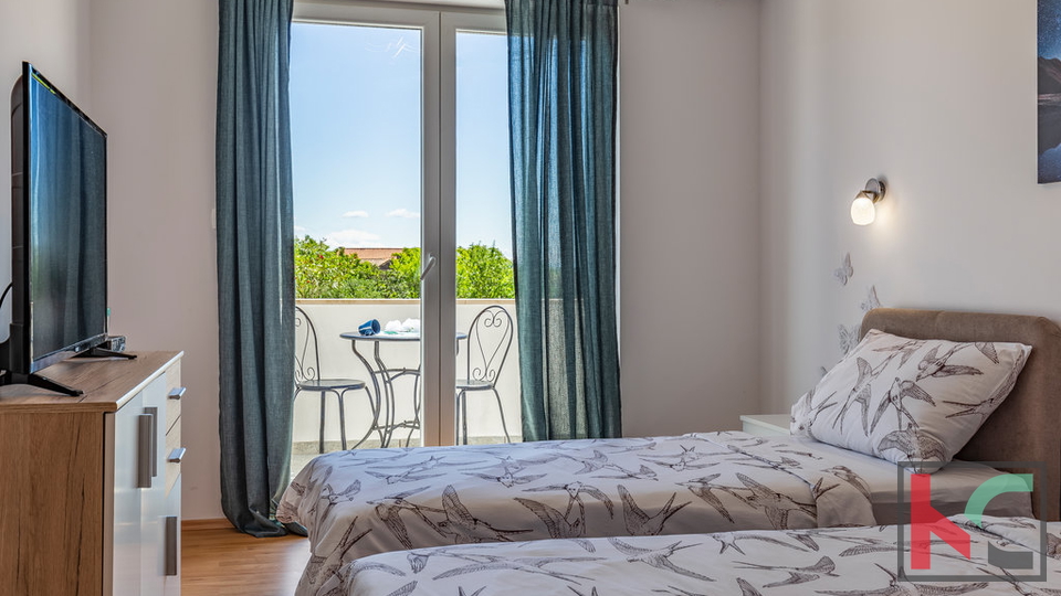 Istra&comma; Mar&ccaron;ana&comma; nova ku&cacute;a sa bazenom za odmor ili obiteljski &zcaron;ivot&comma; 4 spava&cacute;e sobe&comma; odli&ccaron;na lokacija