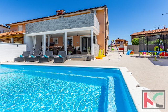 Istra, Marčana, nova kuća sa bazenom za odmor ili obiteljski život, 4 spavaće sobe, odlična lokacija