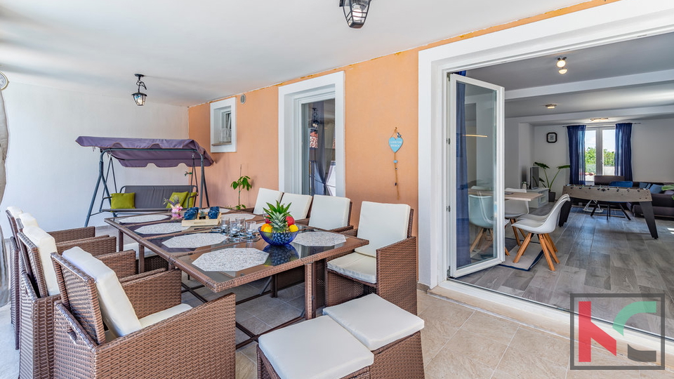 Istra&comma; Mar&ccaron;ana&comma; nova ku&cacute;a sa bazenom za odmor ili obiteljski &zcaron;ivot&comma; 4 spava&cacute;e sobe&comma; odli&ccaron;na lokacija