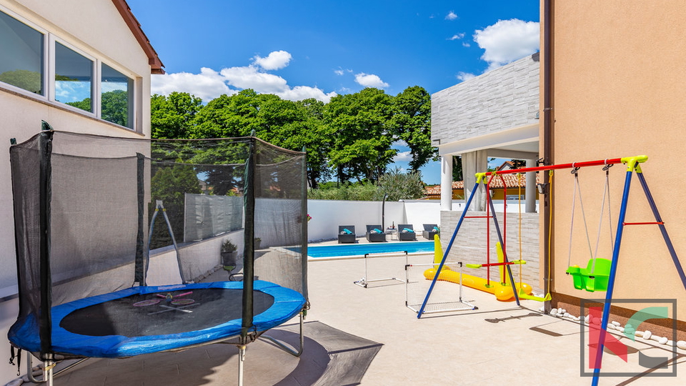 Istra&comma; Mar&ccaron;ana&comma; nova ku&cacute;a sa bazenom za odmor ili obiteljski &zcaron;ivot&comma; 4 spava&cacute;e sobe&comma; odli&ccaron;na lokacija