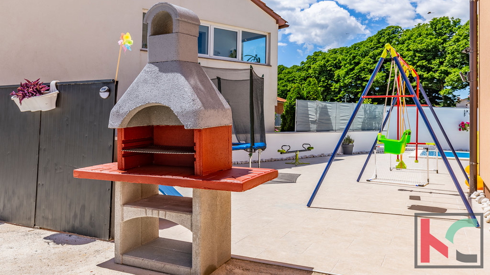 Istra&comma; Mar&ccaron;ana&comma; nova ku&cacute;a sa bazenom za odmor ili obiteljski &zcaron;ivot&comma; 4 spava&cacute;e sobe&comma; odli&ccaron;na lokacija