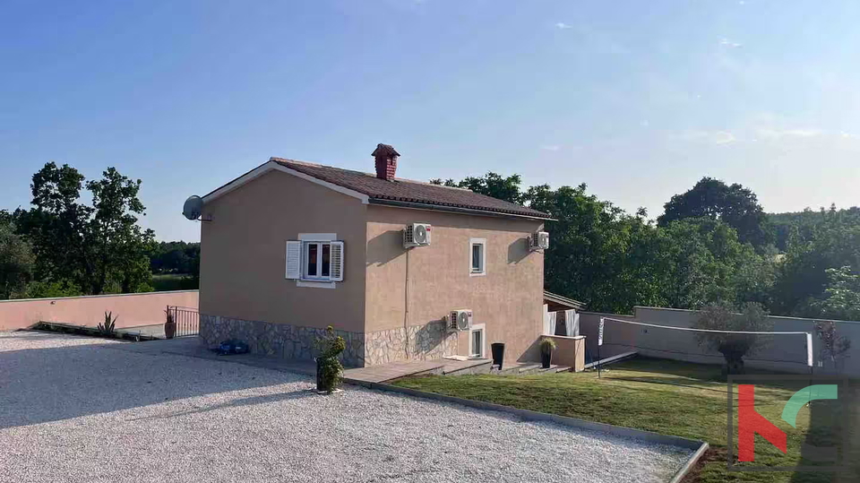 ISTRA&comma; BARBAN - SAMOSTOJE&Cacute;A KU&Cacute;A S DVA STANA I BAZENOM&comma; &num;PRODAJA