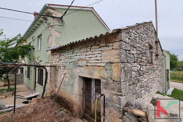 Istria, Bibići, house 160m2 with a lot of potential