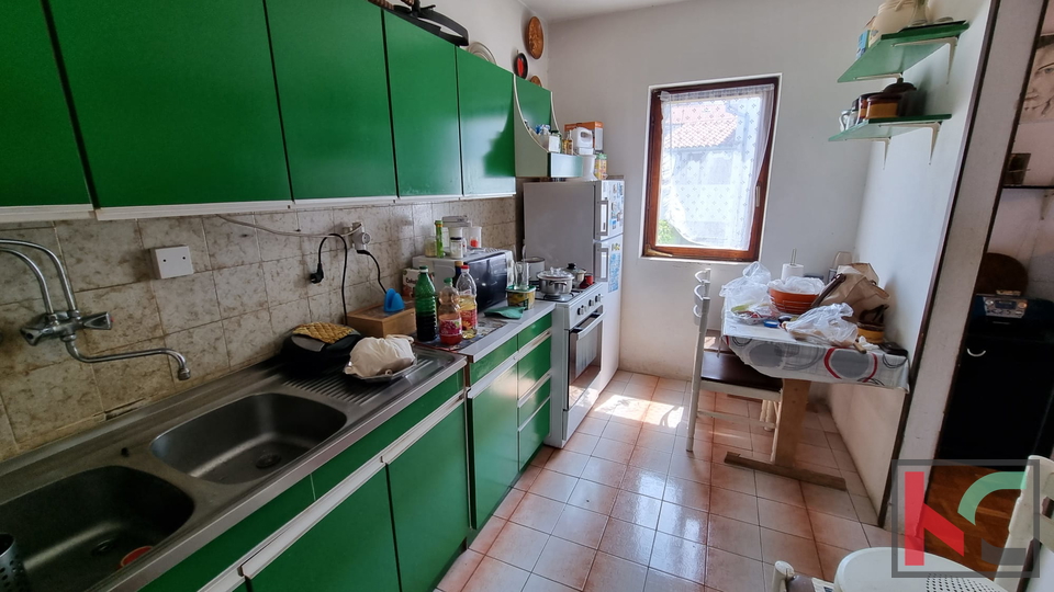 Pjescana Uvala, casa 235m2 su un terreno verde di 554m2