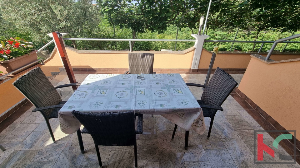 Istra, Fažana, hiša s 5 apartmaji in pogledom na morje