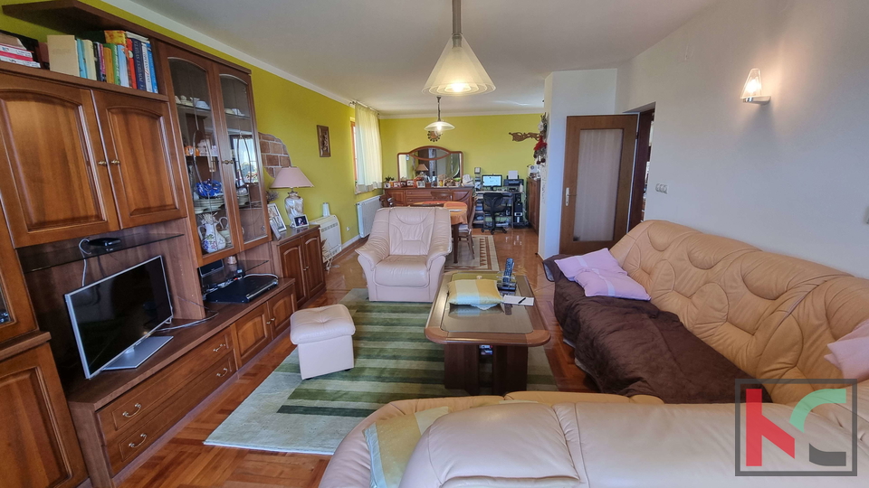 Istra, Fažana, hiša s 5 apartmaji in pogledom na morje