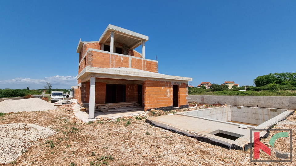 Istria, Vodnjan, Two villas under construction with swimming pools and sea views