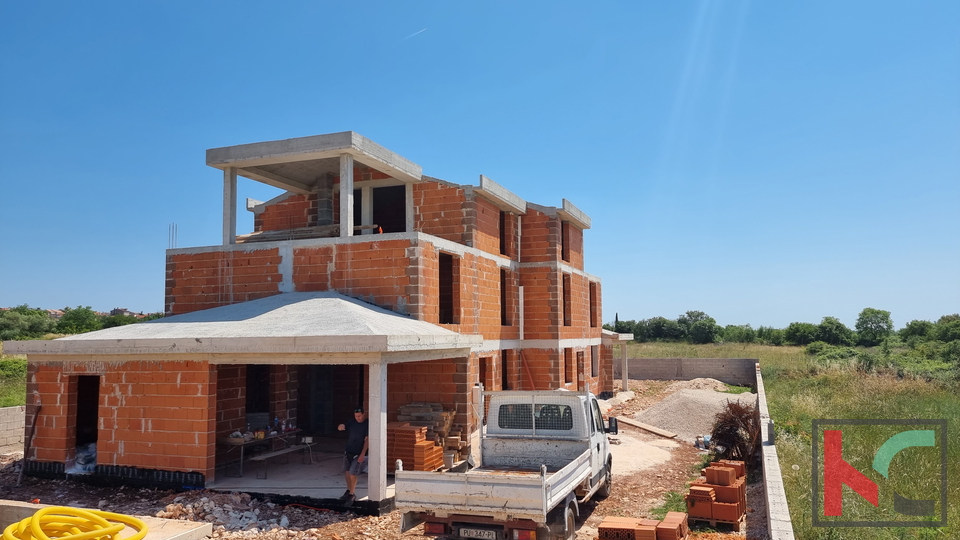 Istria, Vodnjan, Two villas under construction with swimming pools and sea views