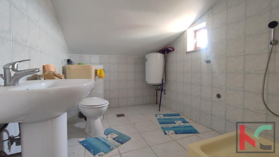 Istria, Pola, Šišan, casa bifamiliare su un terreno di 3731 m2