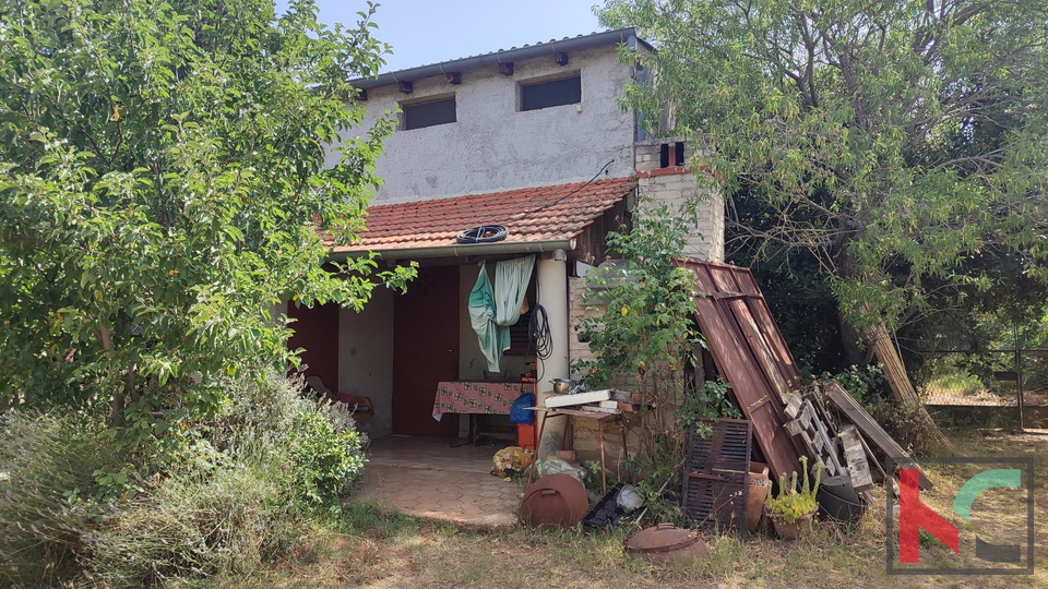 Istria, Pola, Šišan, casa bifamiliare su un terreno di 3731 m2