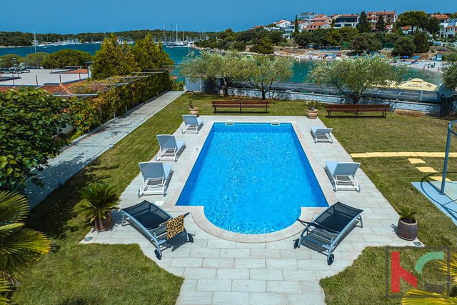 Istria, Pola, Pješčana Uvala, casa con piscina in posizione esclusiva, vicino al mare e alla spiaggia