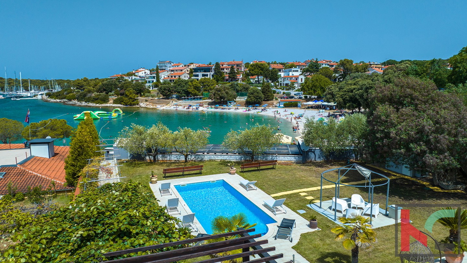 Istra, Pula, Pješčana Uvala, kuća sa bazenom na ekskluzivnoj lokaciji, pored mora i plaže