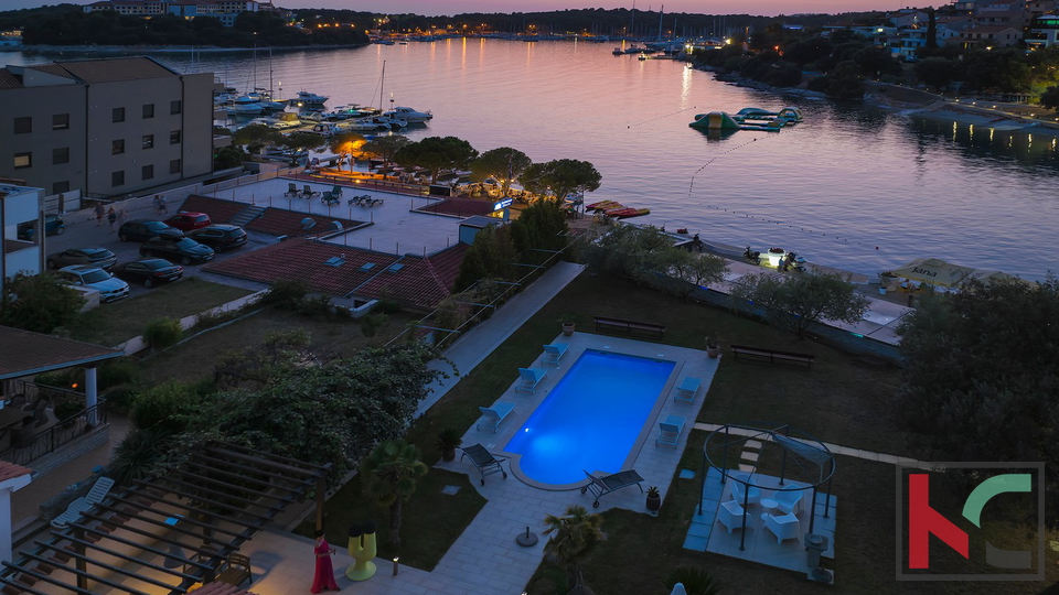 Istra, Pula, Pješčana Uvala, kuća sa bazenom na ekskluzivnoj lokaciji, pored mora i plaže