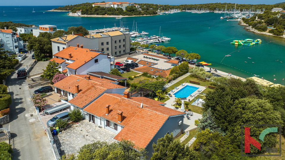 Istria, Pula, Pješčana Uvala, house with swimming pool in an exclusive location, next to the sea and the beach