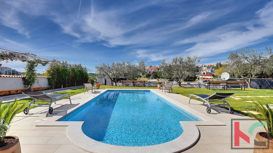 Istria, Pula, Pješčana Uvala, house with swimming pool in an exclusive location, next to the sea and the beach