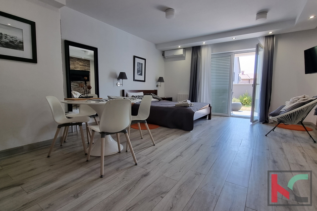 Peščeni zaliv, vila s 7 apartmaji 200m od plaže