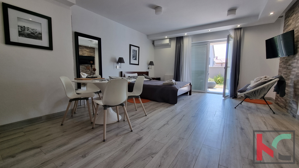 Peščeni zaliv, vila s 7 apartmaji 200m od plaže