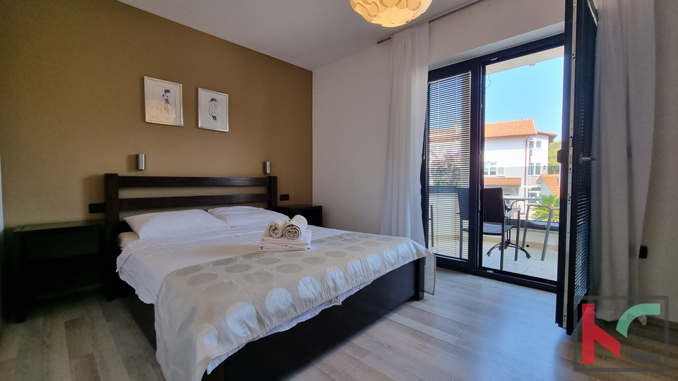 Peščeni zaliv, vila s 7 apartmaji 200m od plaže