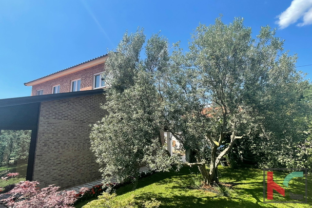 Istria, Medulin, Pomer, casa con 4 appartamenti e giardino paesaggistico