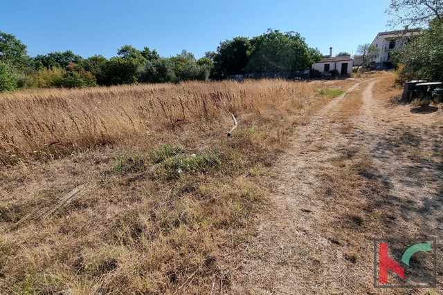 Medulin, Pomer, građevinsko zemljište 1021m2 na 200m od mora