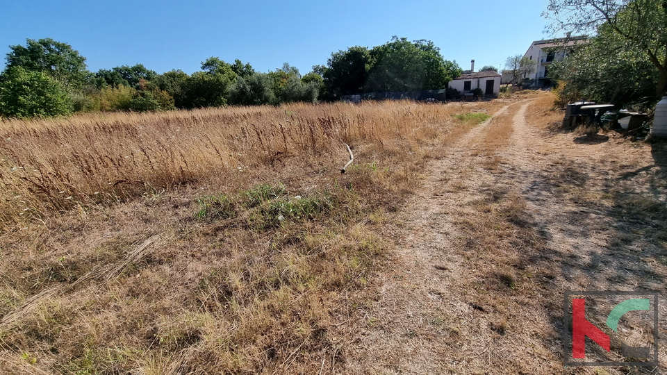 Medulin, Pomer, građevinsko zemljište 1021m2 na 200m od mora