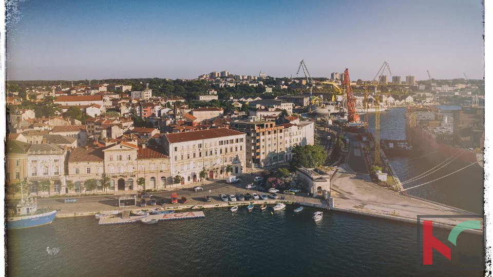 Istra, Pula, Riva, adaptiran stan 129,37m2 sa tri stambene jedinice