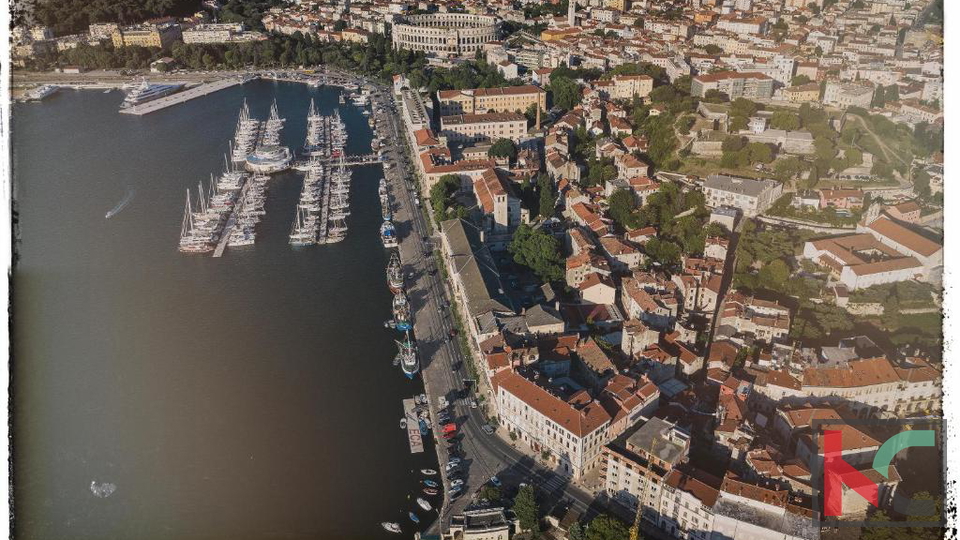 Istra, Pula, Riva, adaptiran stan 129,37m2 sa tri stambene jedinice