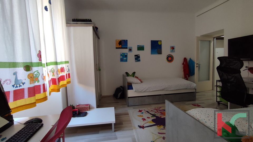 Istrien, Pula, renovierte Wohnung 2BR+DB 74,62 m2 im Zentrum