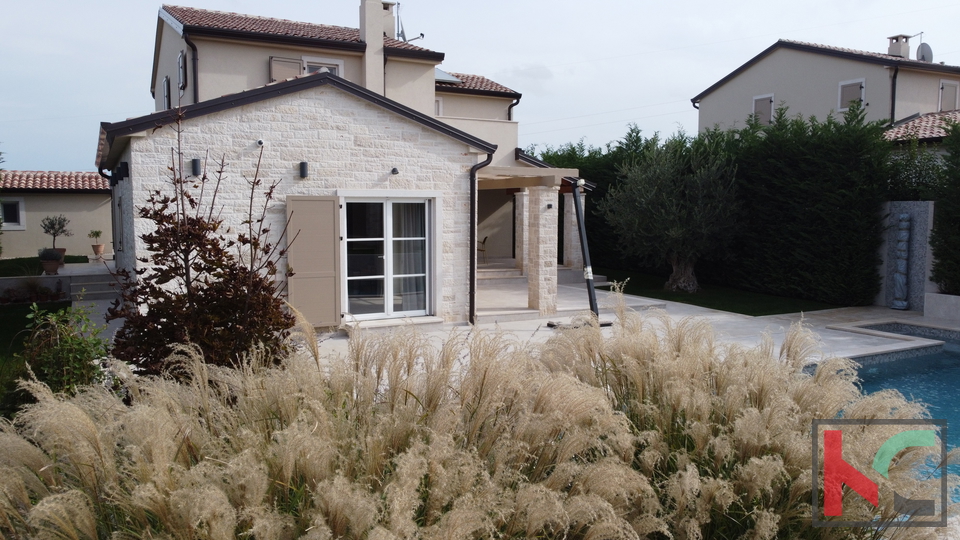 Istrien, moderne Villa mit Pool bei Poreč, #verkauf