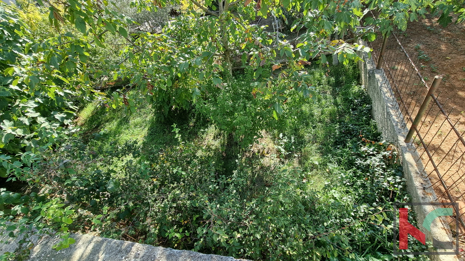 Pula&comma; Vidikovac&comma; prostorno stanovanje 110m2 s 3 terasami in 196m2 vrta