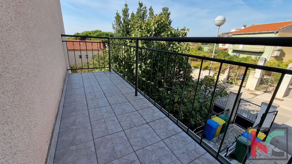 Pula, Vidikovac, geräumige Wohnung 110m2 mit 3 Terrassen und 196m2 Garten