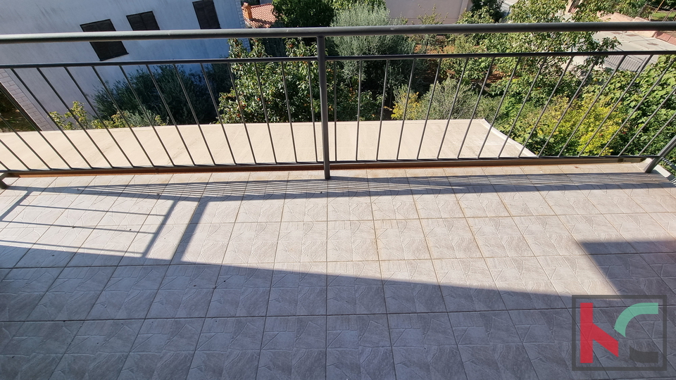 Pula, Vidikovac, spazioso appartamento 110m2 con 3 terrazze e giardino 196m2