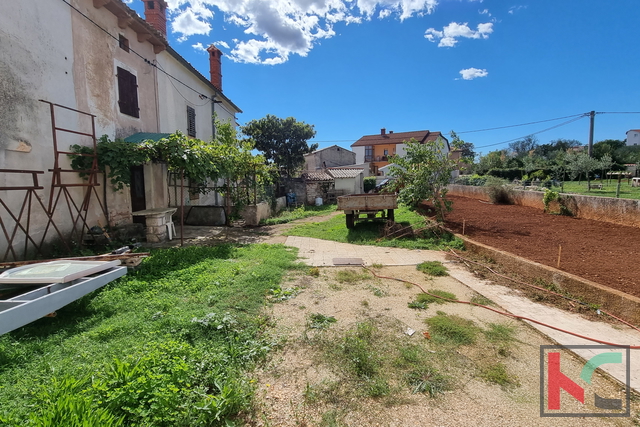 Istria, Muntić, tre vecchie case istriane su un terreno di 700m2, #vendita