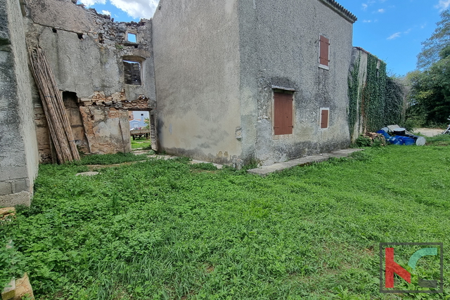 Istria, Muntić, three old Istrian houses on a 700m2 plot, #sale