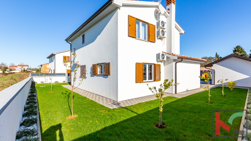 Schöne Villa in der Nähe von Ližnjan, mit eigenem Swimmingpool, Gartenhaus und Hof mit mehreren überdachten Parkplätzen #verkaufen