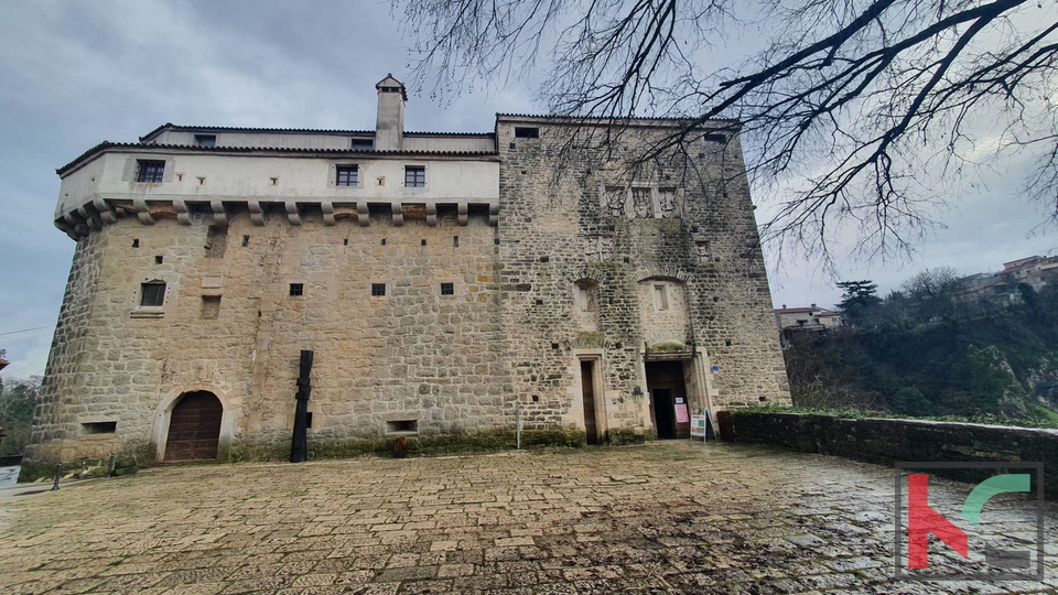 Pazin, ein schönes Haus im Stadtzentrum von 118m2, mit Hallenbad und Wellness, #verkaufen